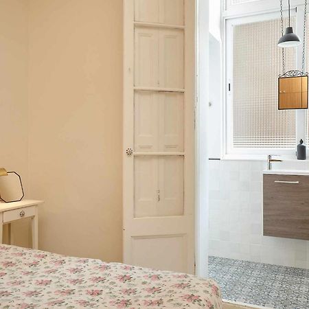 Cal Mateu 11 Huespedes Sagrada Familia Apartment Barcelona Luaran gambar
